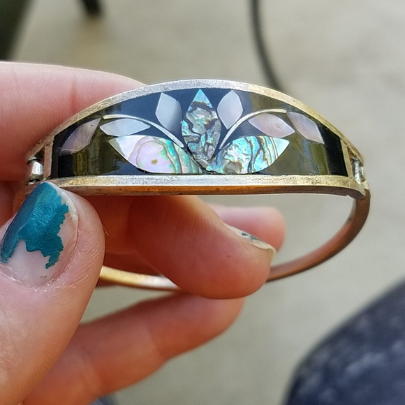 Vintage Jewelry - Hinged cuff bracelet